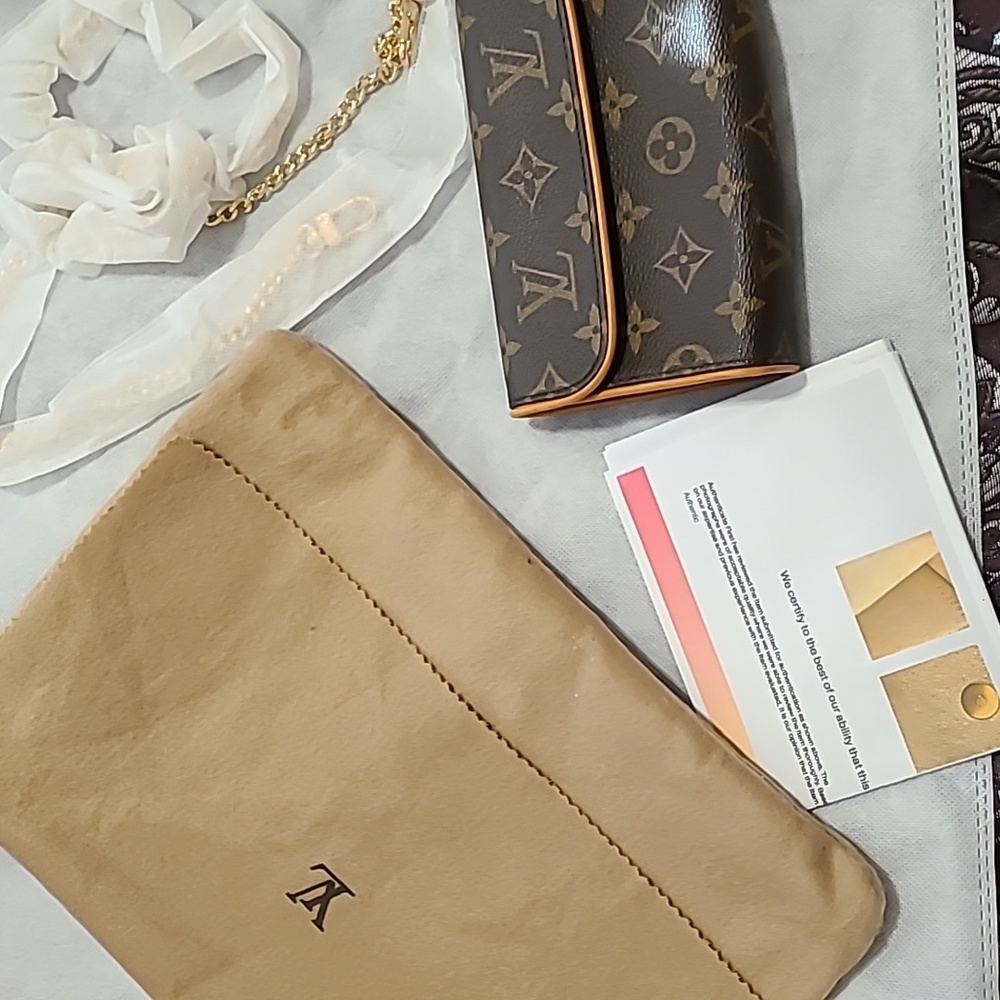 LOIUS VUITTON BELT BAG